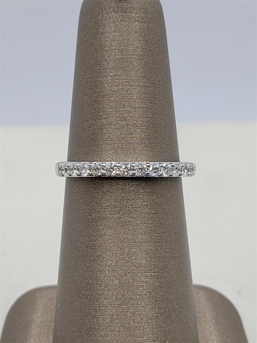 18K White Gold .35ctw Prong Set Diamond Wedding Ring