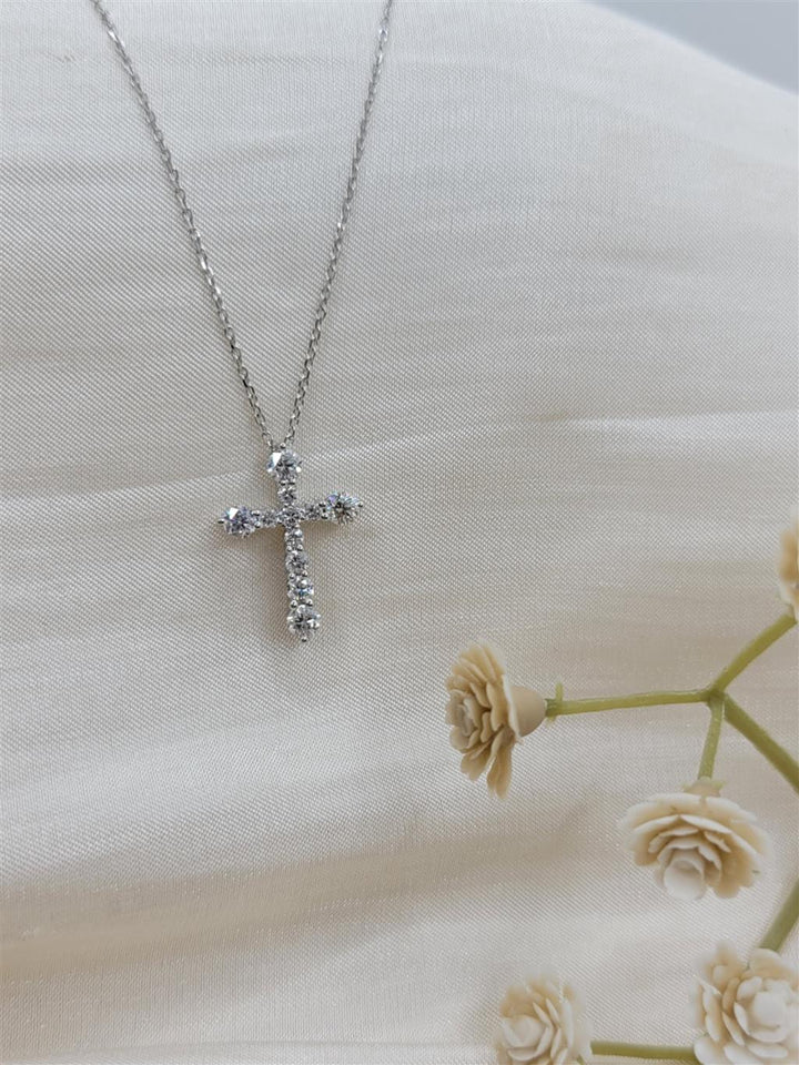 14K White Gold 0.5 ctw Round Cut Diamond Cross Necklace