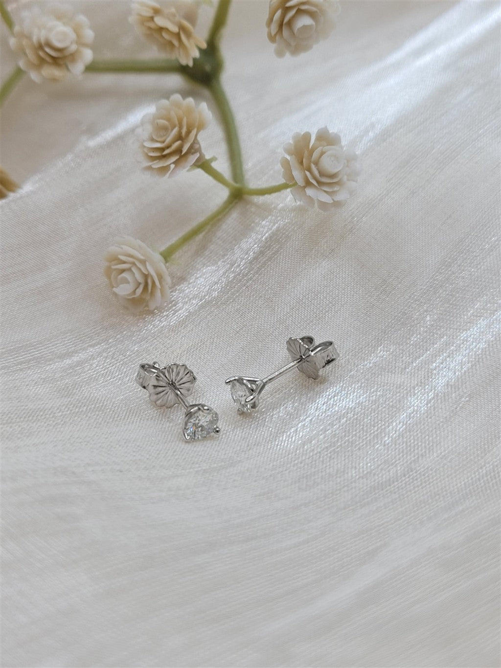 14K White Gold 0.35 Twt Round Cut Diamond Stud Earrings