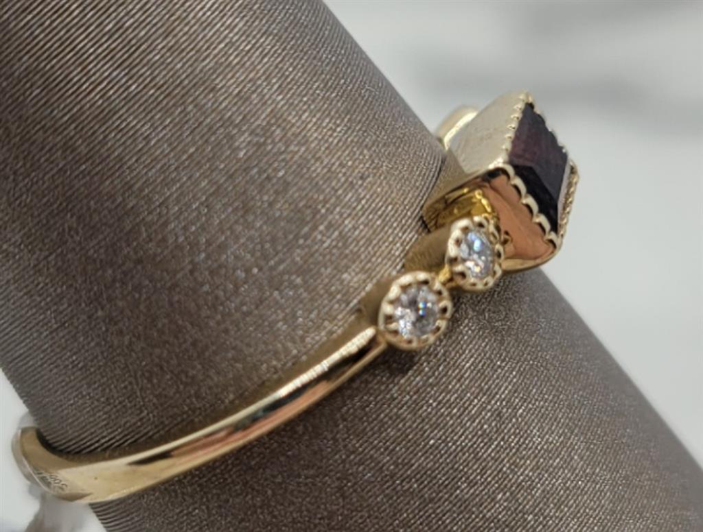 14K Yellow Gold Fashion Garnet & Diamonds Gemstone Ring