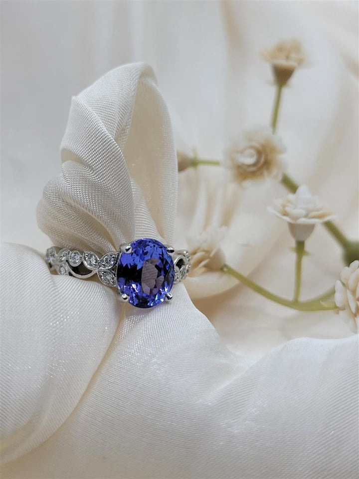 14K White Gold Antique Tanzanite & Diamonds Gemstone Ring