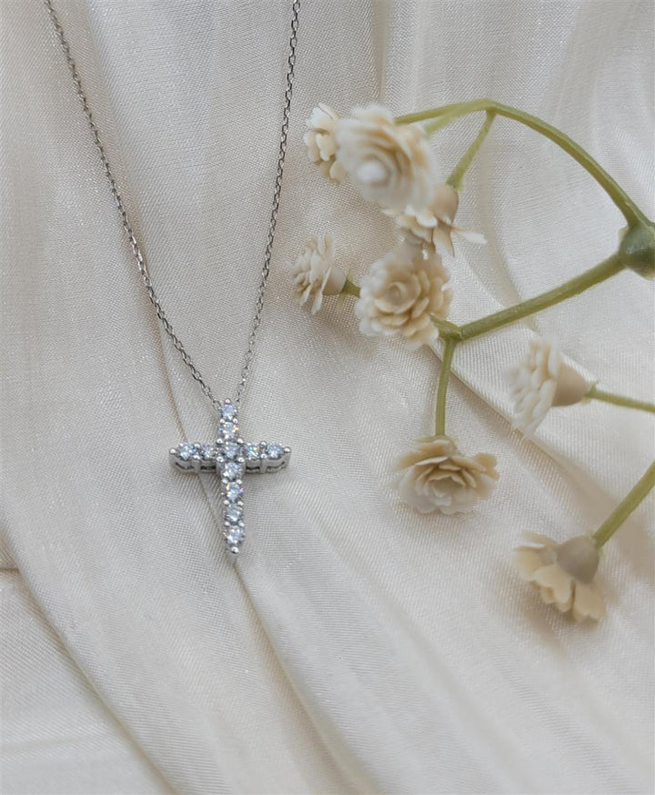 14K White Gold 0.50 Twt Round Cut Diamond Cross Necklace