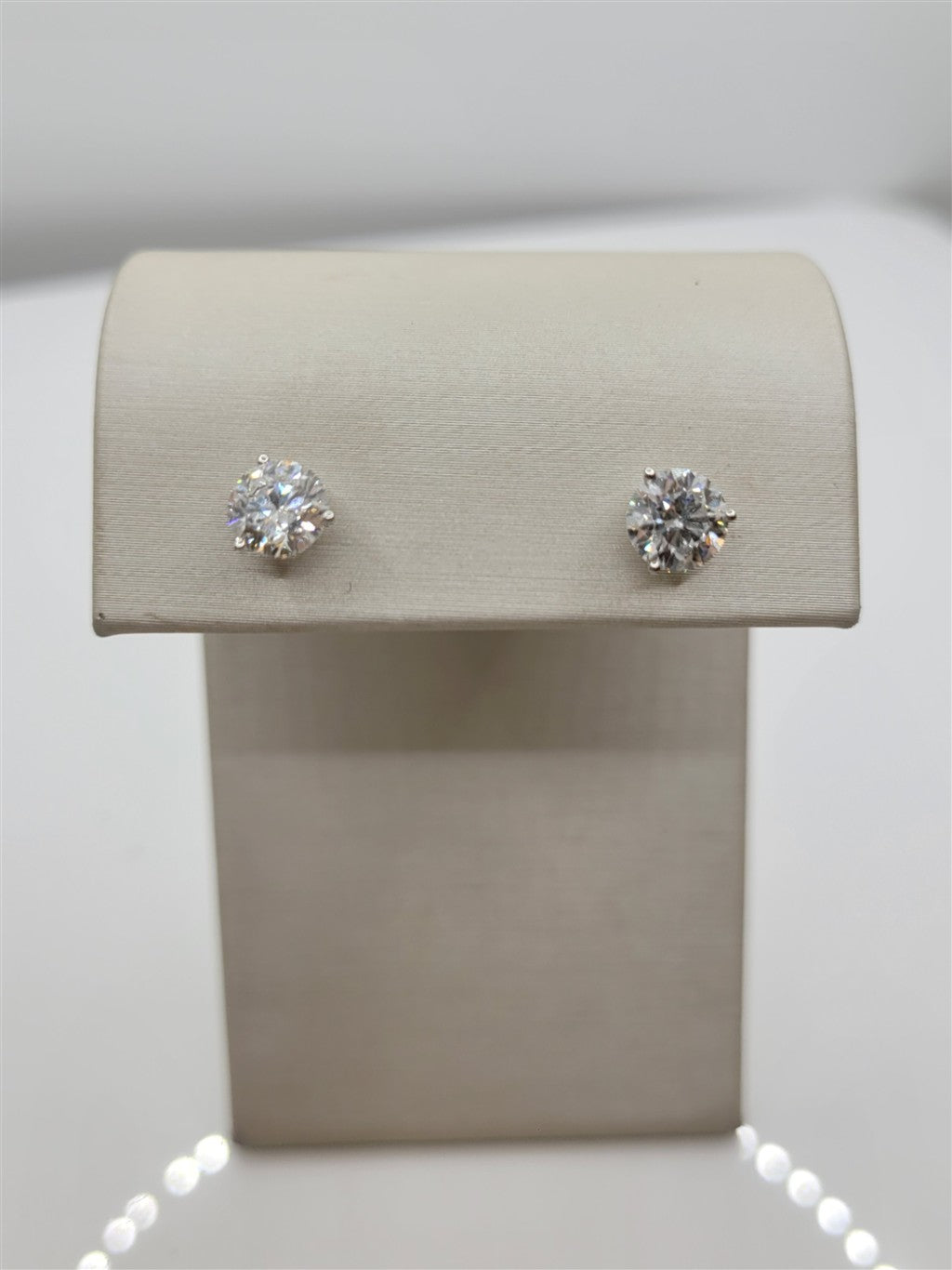 14K White Gold 2.00 Twt Round Cut Lab Grown Stud Earrings