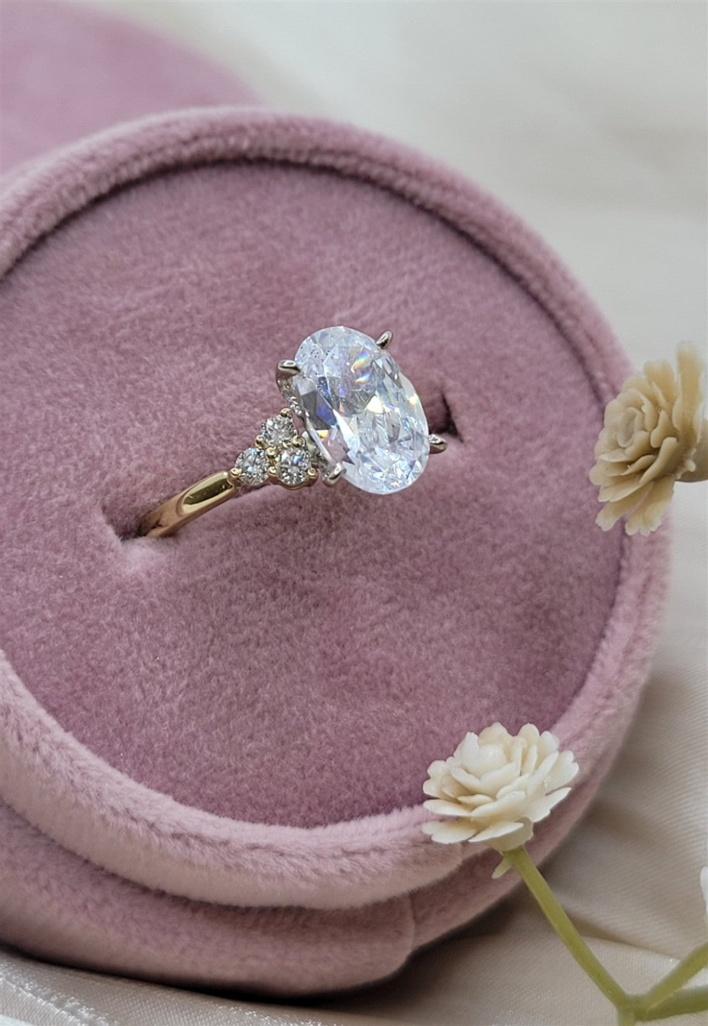 14K Yellow Gold Oval Lab Grown Diamond Engagement Ring Mounting