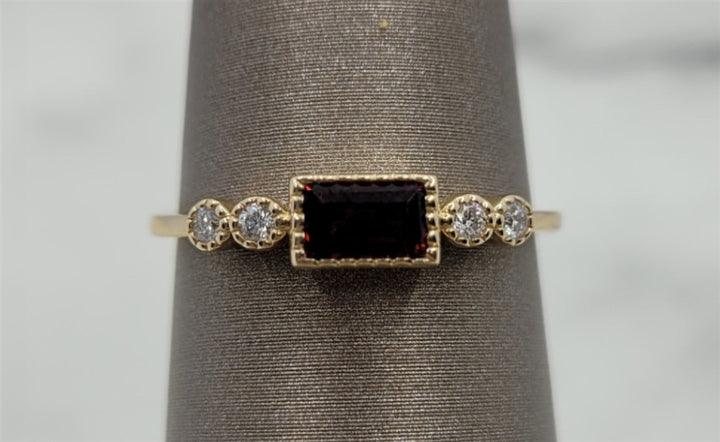 14K Yellow Gold Fashion Garnet & Diamonds Gemstone Ring
